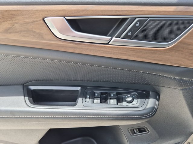 Used 2025 Volkswagen Atlas SE FWD image 13