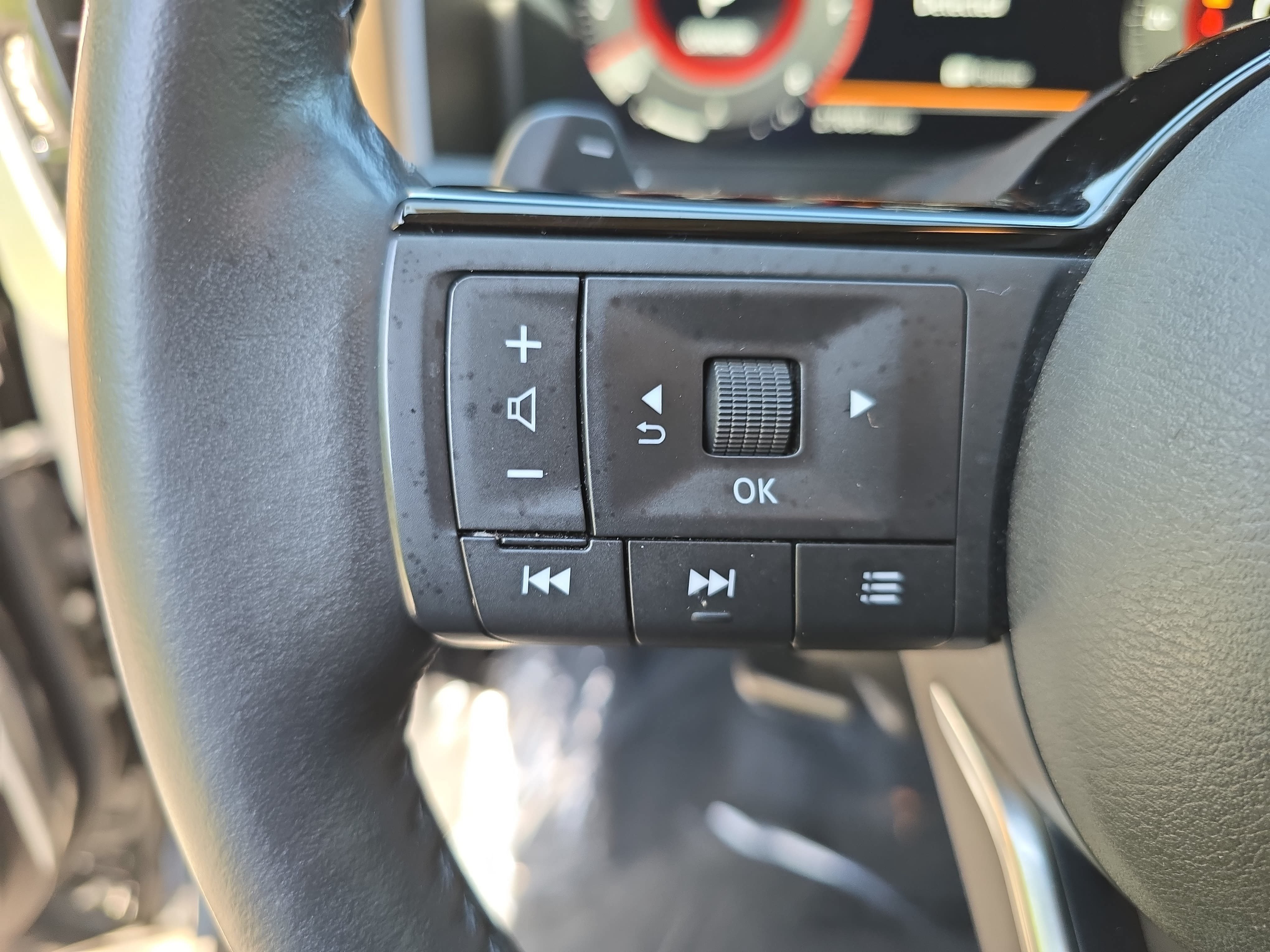 Certified 2023 Nissan Rogue Platinum FWD image 17
