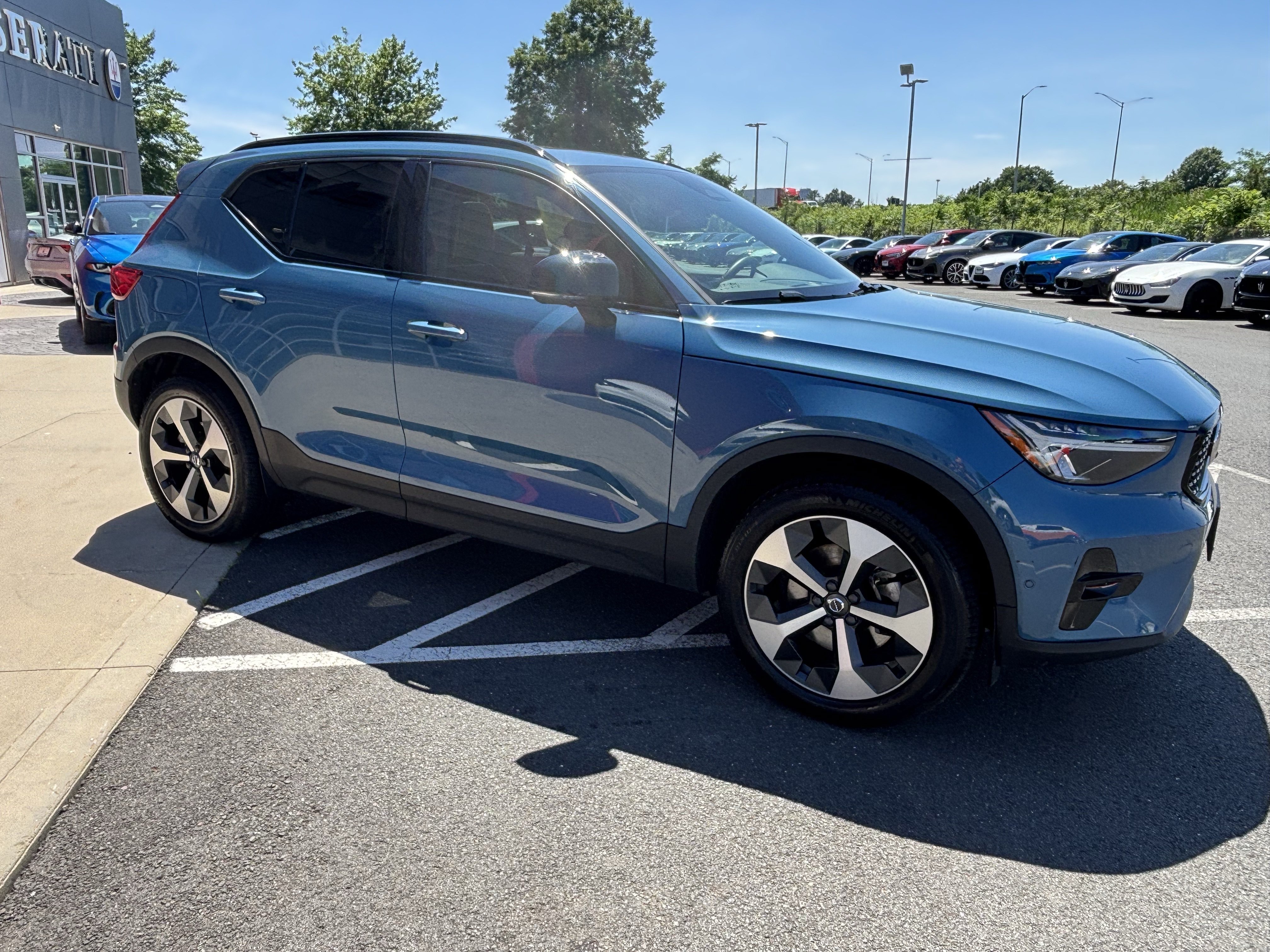 Used 2025 Volvo XC40 B5 Plus AWD/4WD image 10