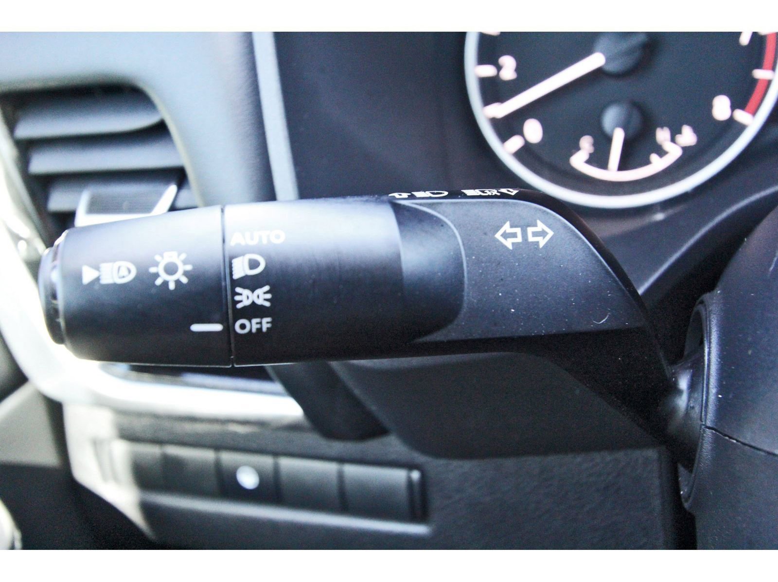 Used 2023 Nissan Rogue SL w/ SL Premium Package image 16