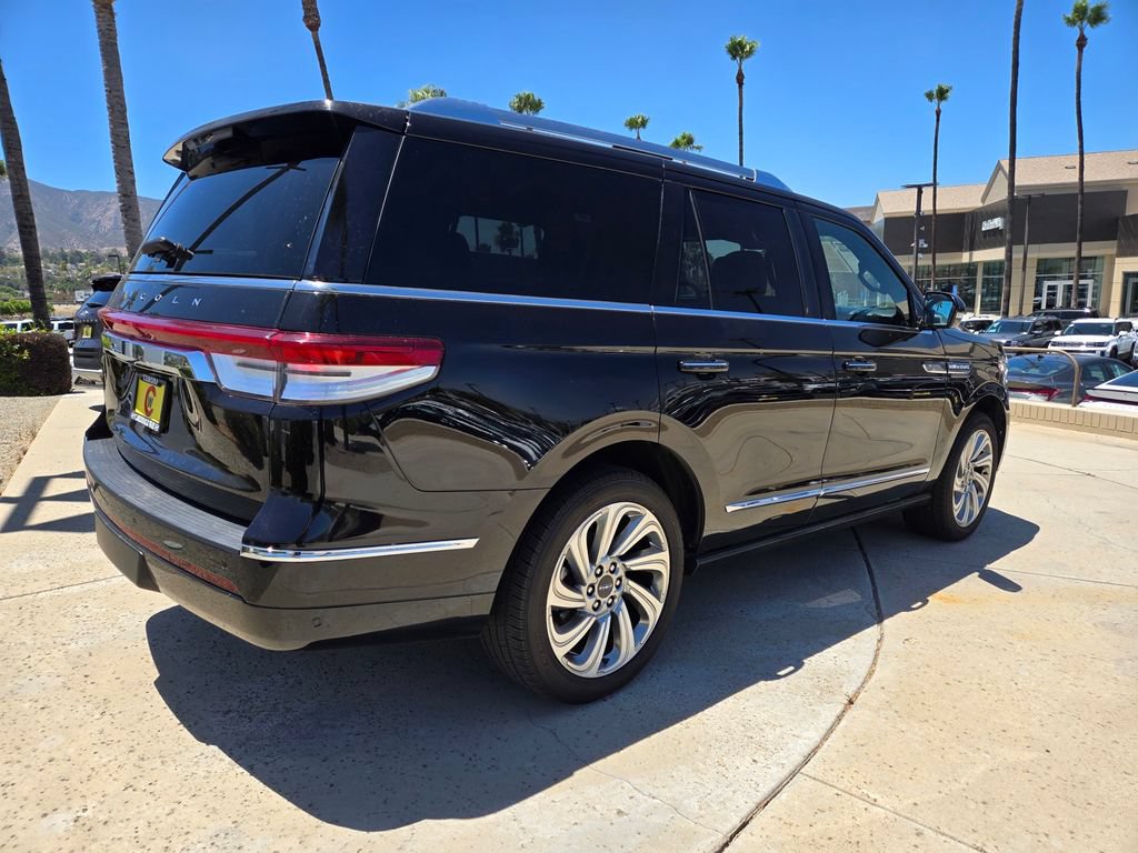 Used 2024 Lincoln Navigator Reserve AWD/4WD image 6