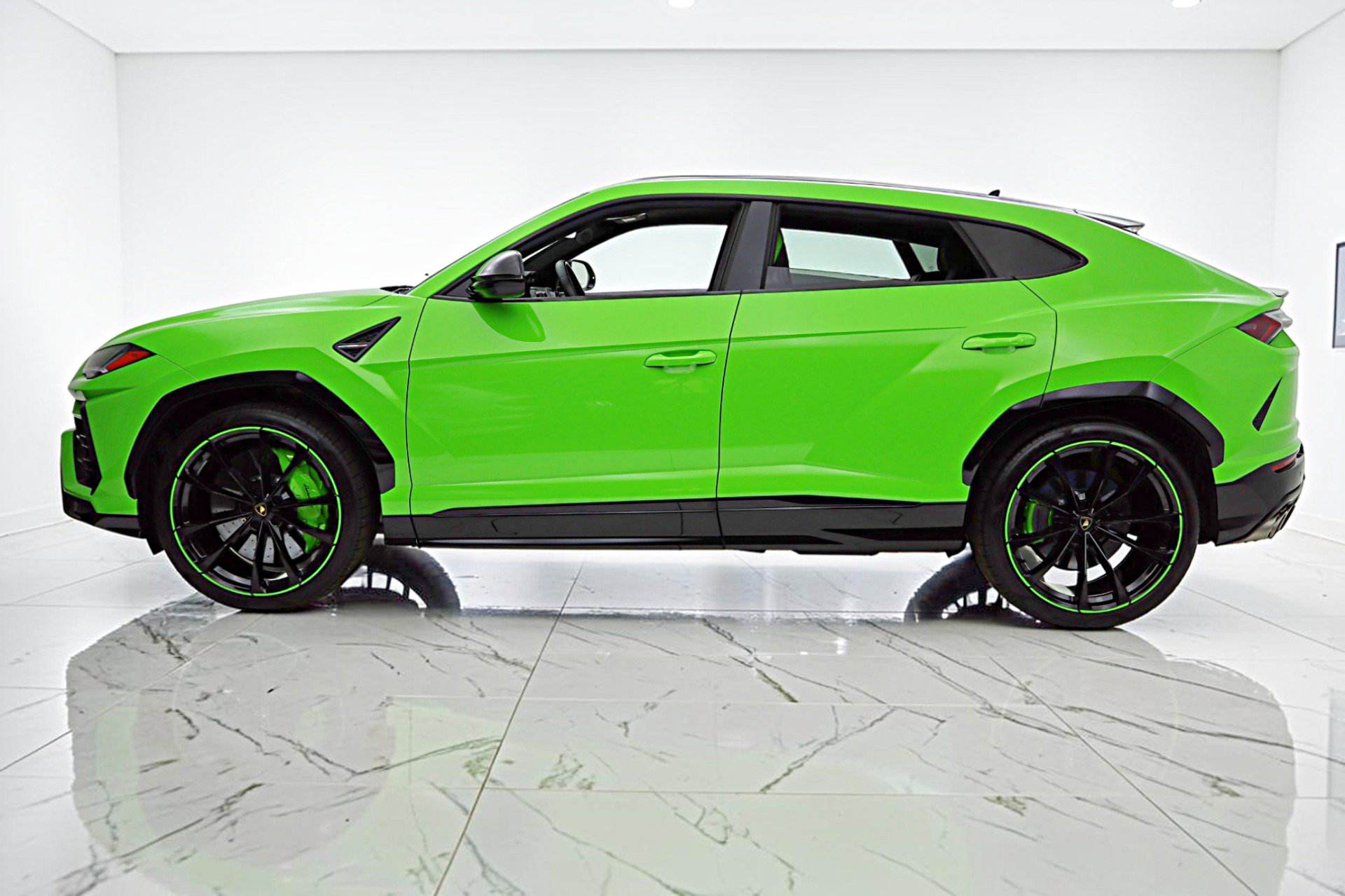 Used 2021 Lamborghini Urus AWD/4WD image 3