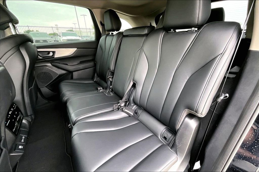 Used 2023 Acura MDX SH-AWD image 32