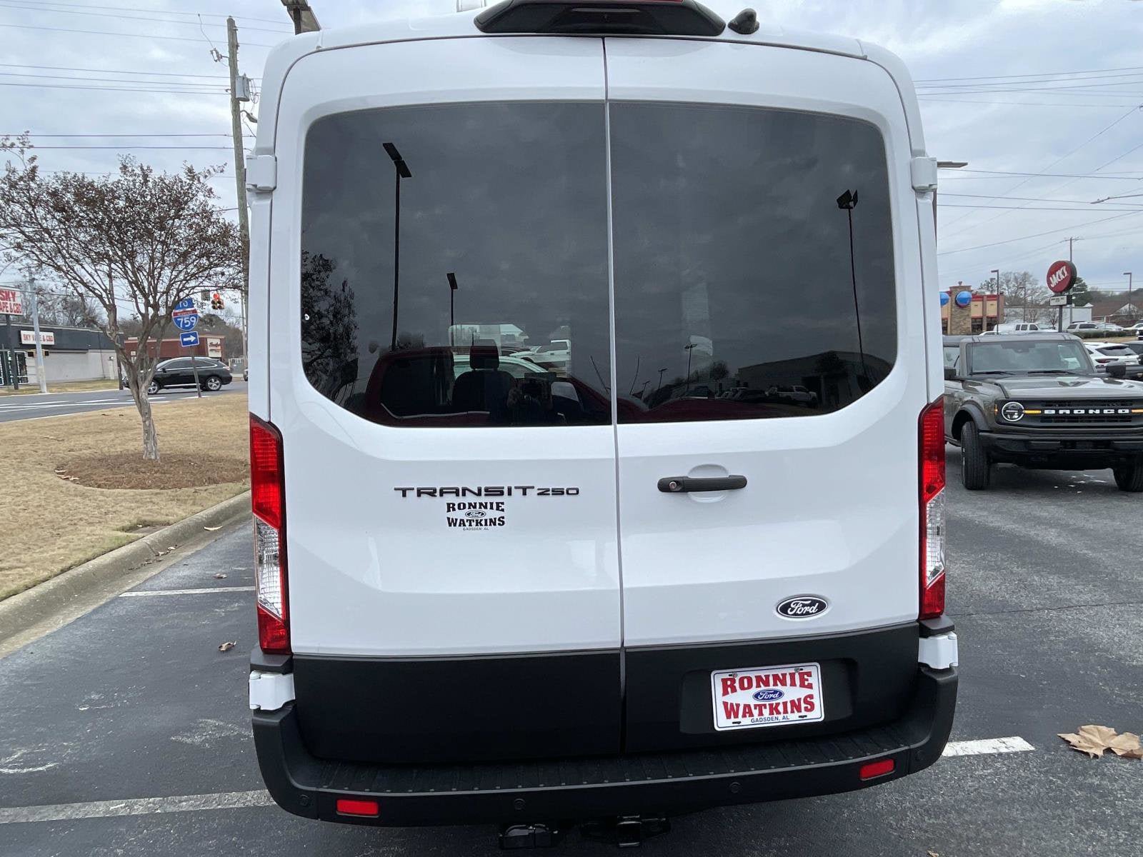 New 2026 Ford Transit 250 148 Medium Roof w/ Load Area Protection Package RWD image 4