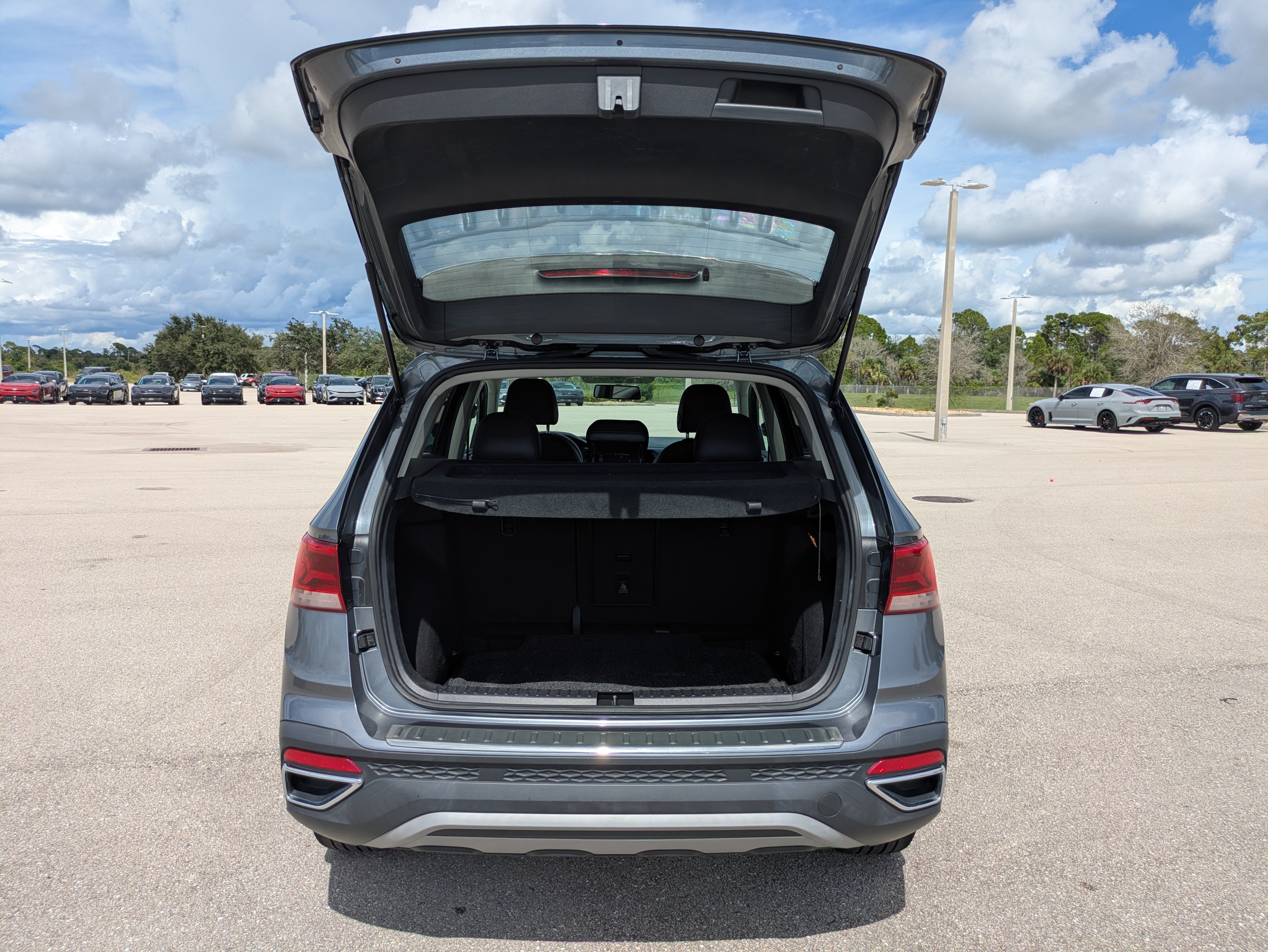 Used 2022 Volkswagen Taos SE w/ Panoramic Sunroof Package FWD image 32