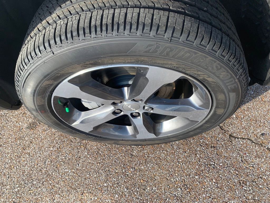 Used 2025 Jeep Grand Cherokee Limited image 10