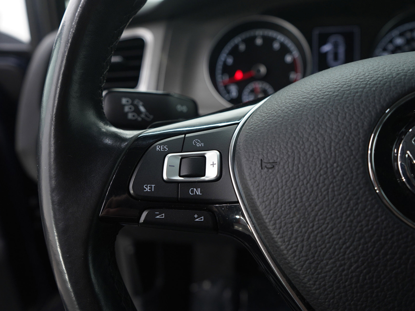 Used 2015 Volkswagen Golf SE image 24