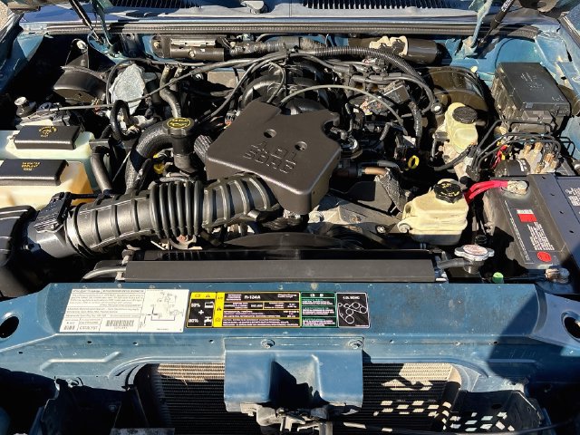 Used 2003 Ford Explorer Sport Trac XLS RWD image 28