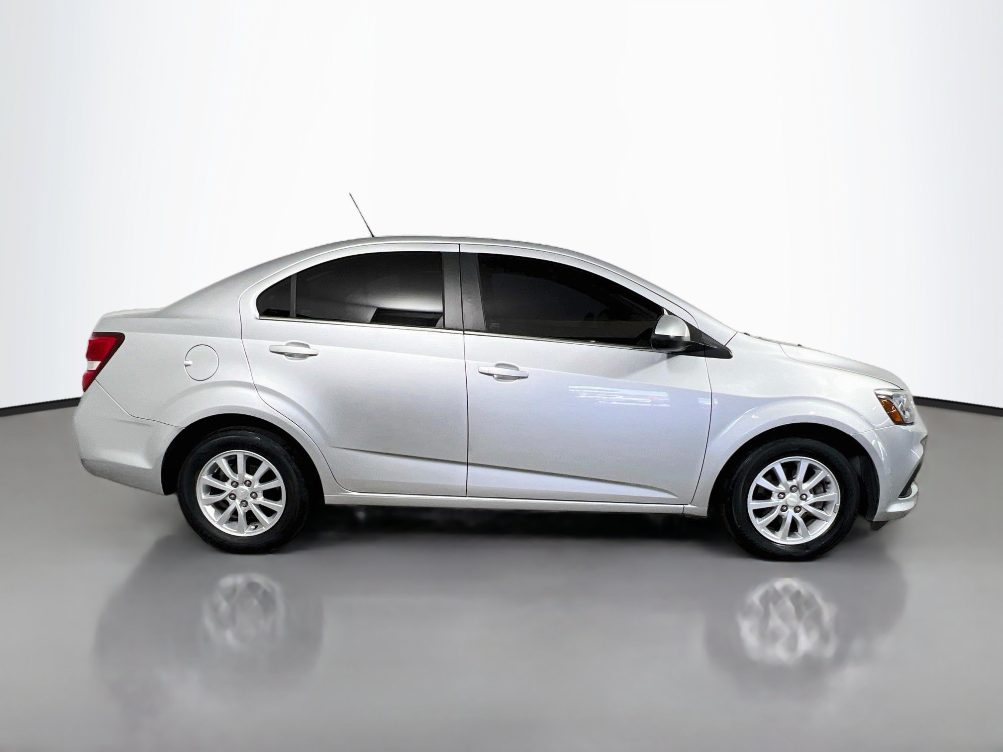 Used 2020 Chevrolet Sonic LT FWD image 3