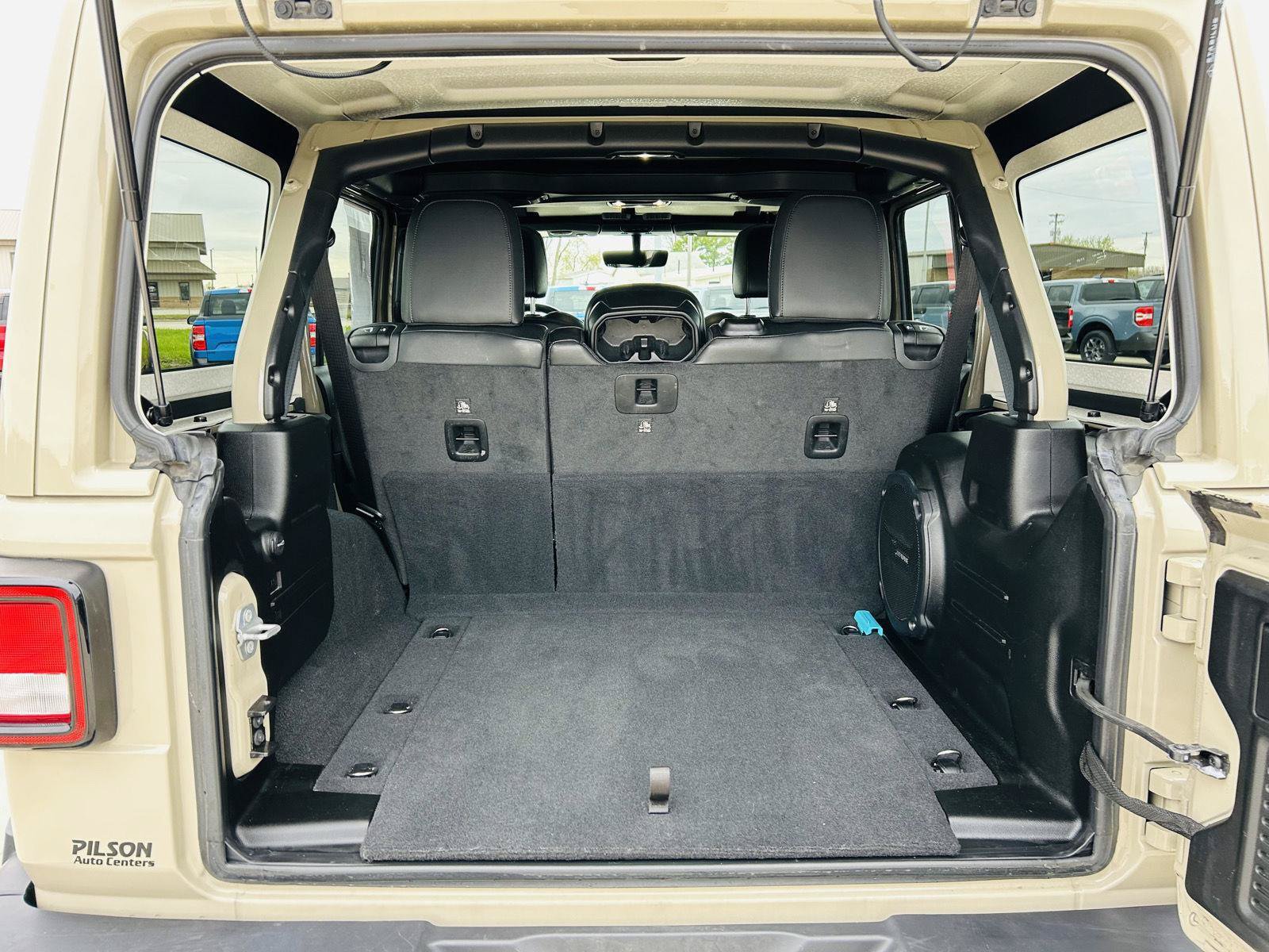 Used 2022 Jeep Wrangler Unlimited Sahara AWD/4WD image 23