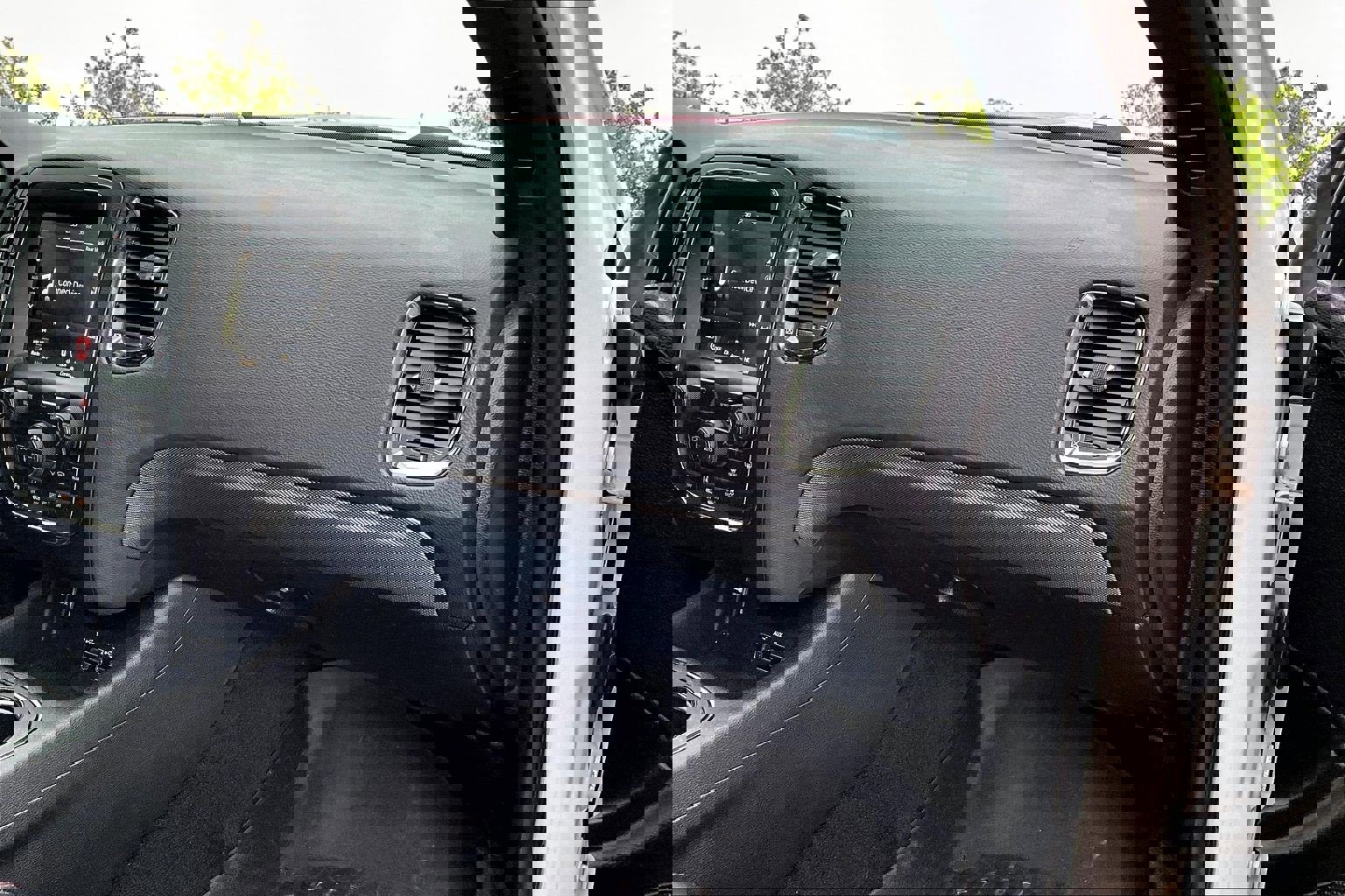 Used 2018 Dodge Durango R/T w/ Technology Group image 17