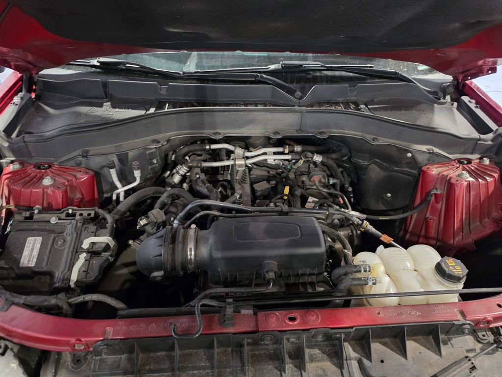 Used 2021 Ford Explorer XLT w/ Equipment Group 202A image 9