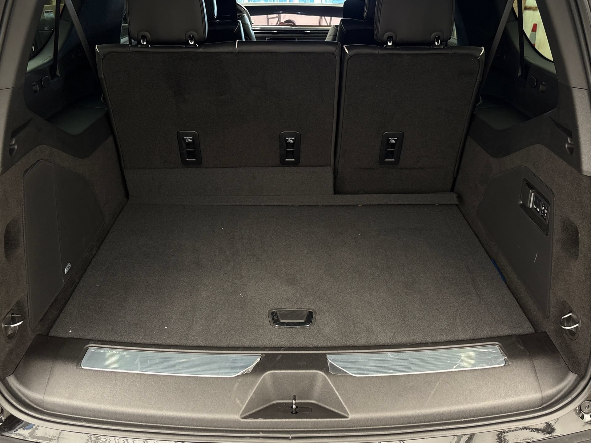 New 2025 Cadillac Escalade ESV Sport Platinum AWD/4WD image 11