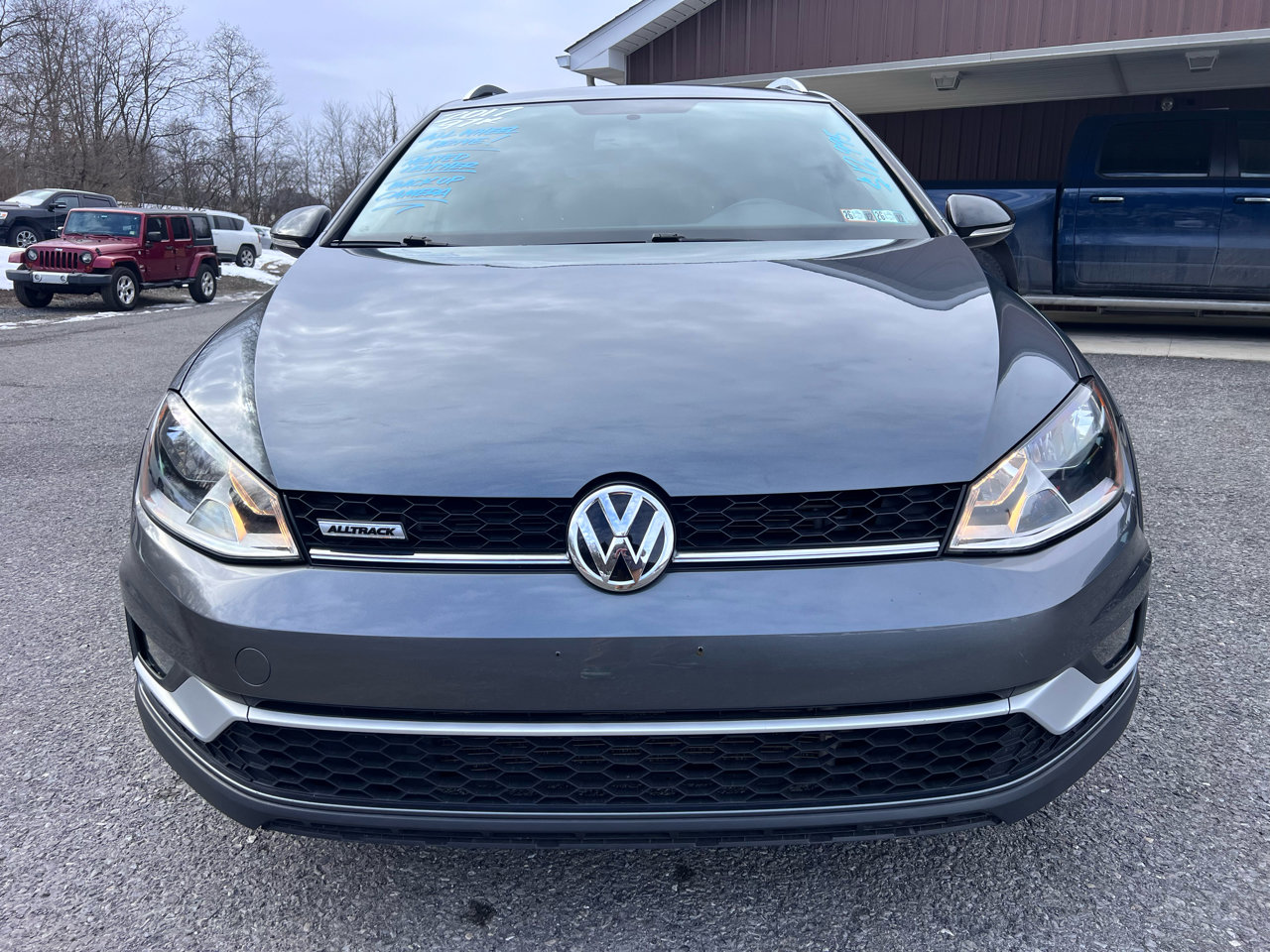 Used 2017 Volkswagen Golf Alltrack S image 2