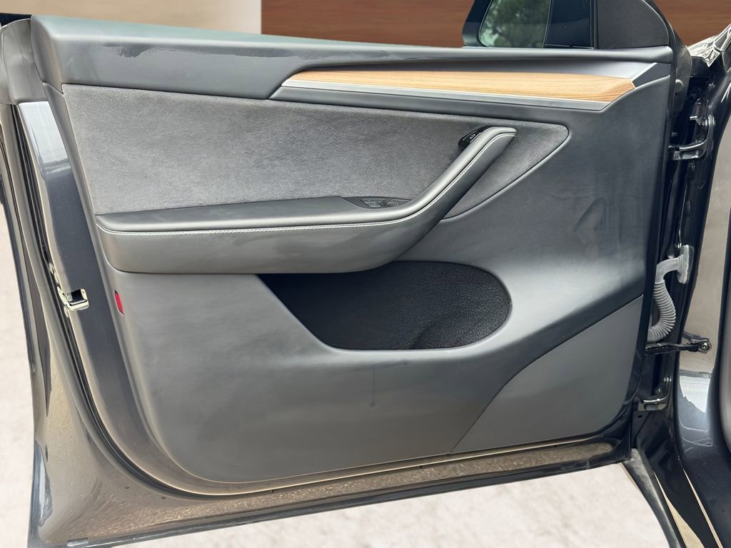 Used 2024 Tesla Model Y Long Range RWD image 17