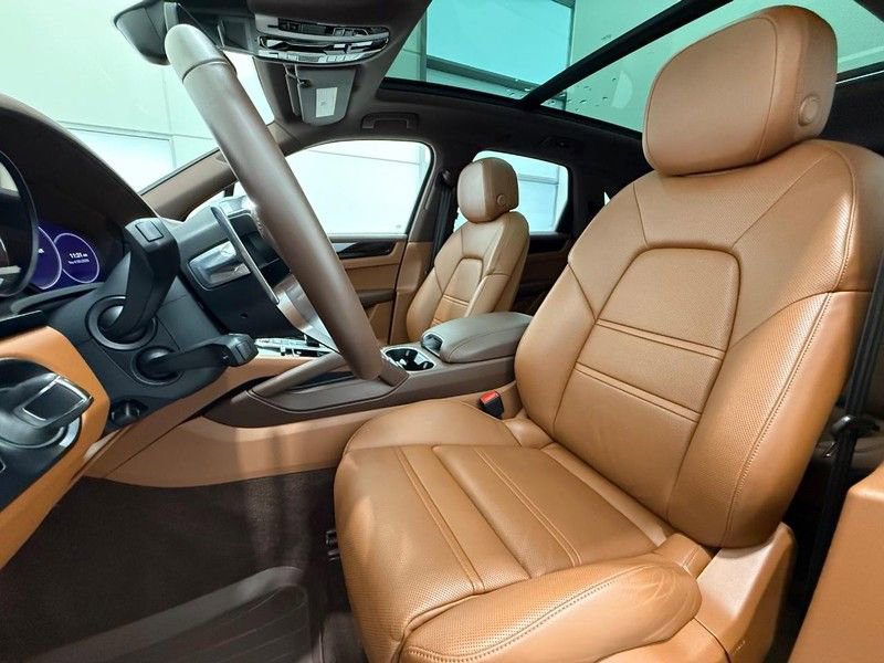 Certified 2021 Porsche Cayenne E-Hybrid AWD/4WD image 5