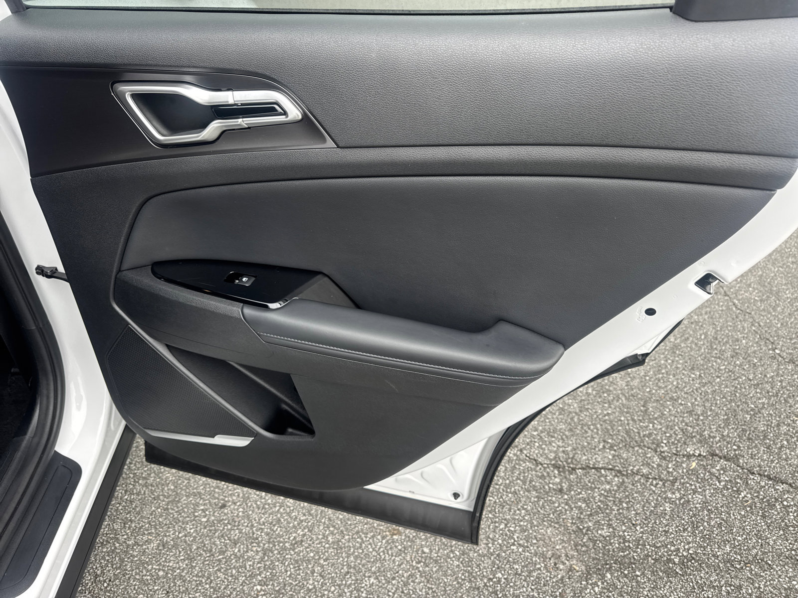 Used 2023 Kia Sportage EX image 16