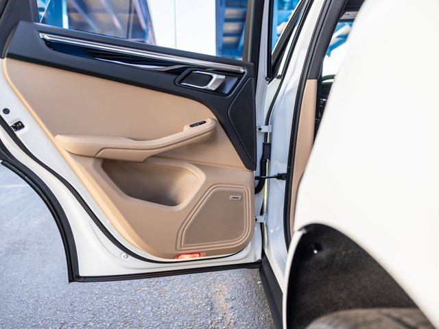 New 2026 Porsche Macan image 25
