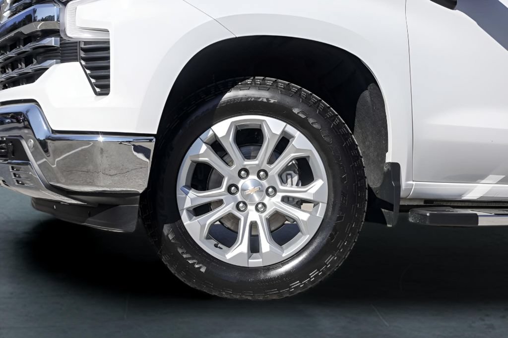 Used 2026 Chevrolet Silverado 1500 LTZ AWD/4WD image 4