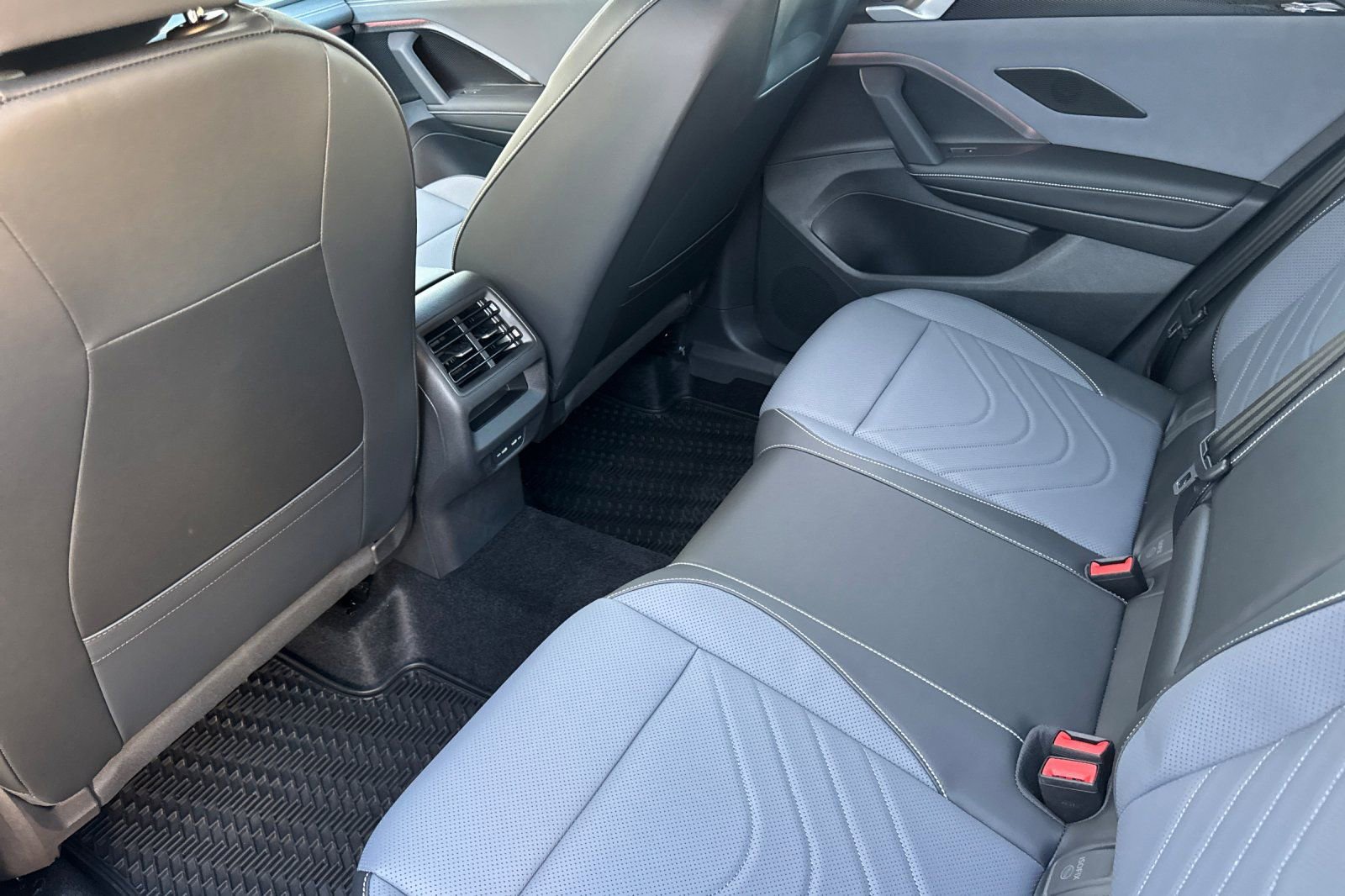 New 2026 Volkswagen Tiguan SE R-Line image 12