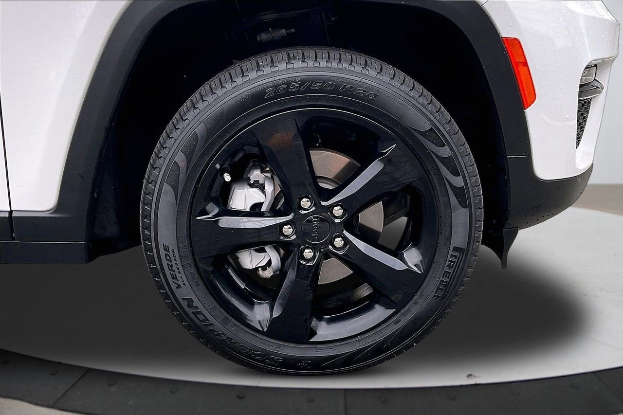 Certified 2025 Jeep Grand Cherokee Limited w/ Black Appearance Package image 36