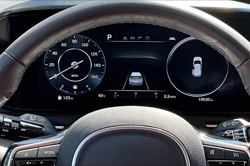 Certified 2024 Kia Carnival SX FWD image 13