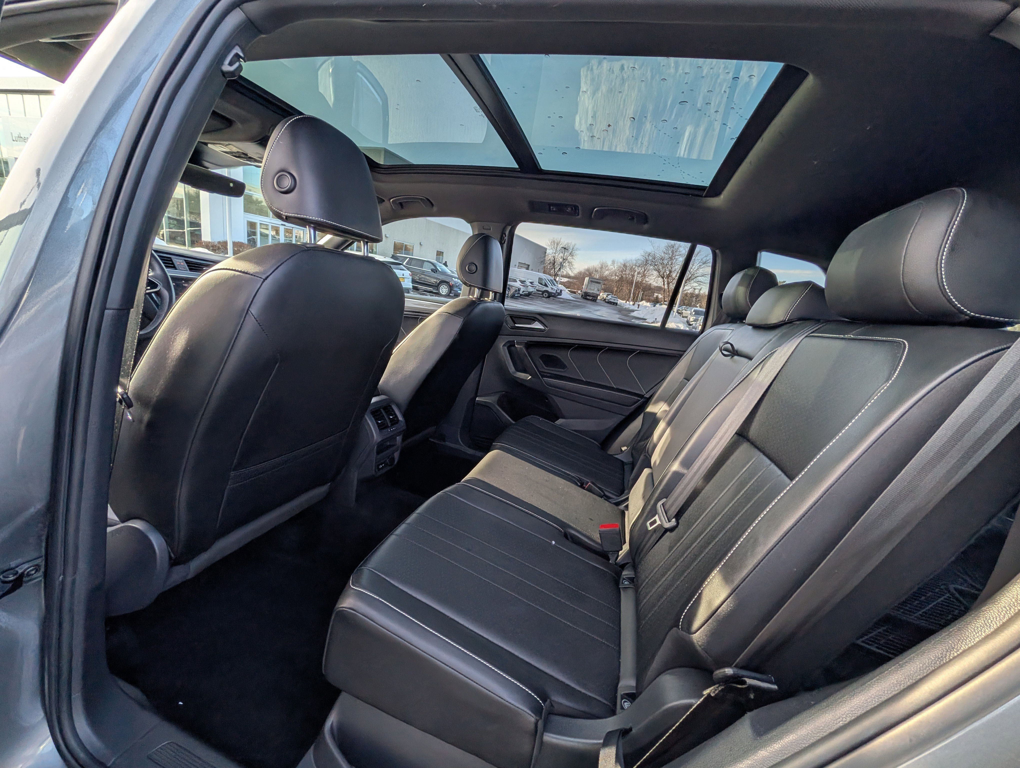 Used 2022 Volkswagen Tiguan SE R-Line image 30