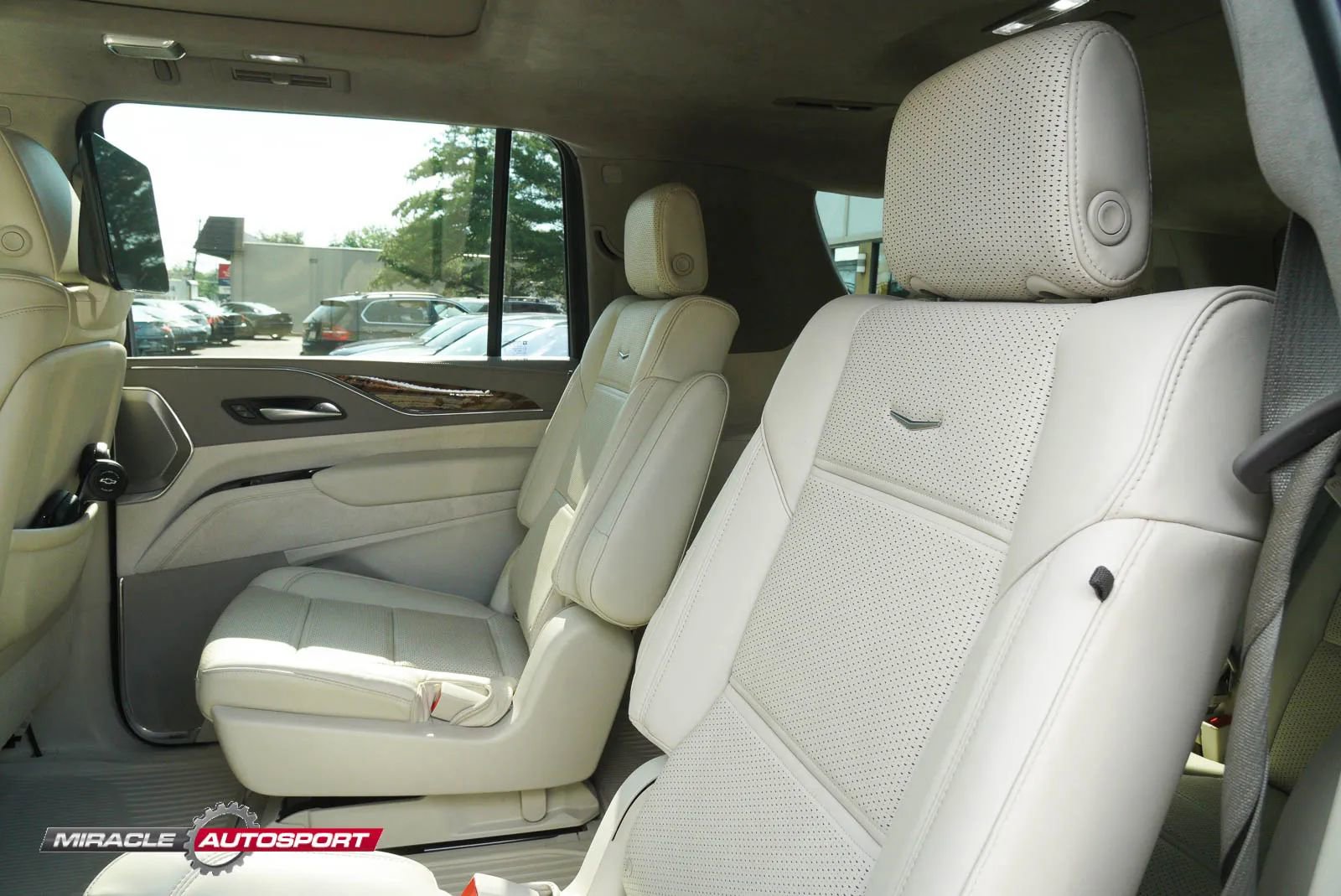 Used 2021 Cadillac Escalade ESV Premium Luxury Platinum AWD/4WD image 25