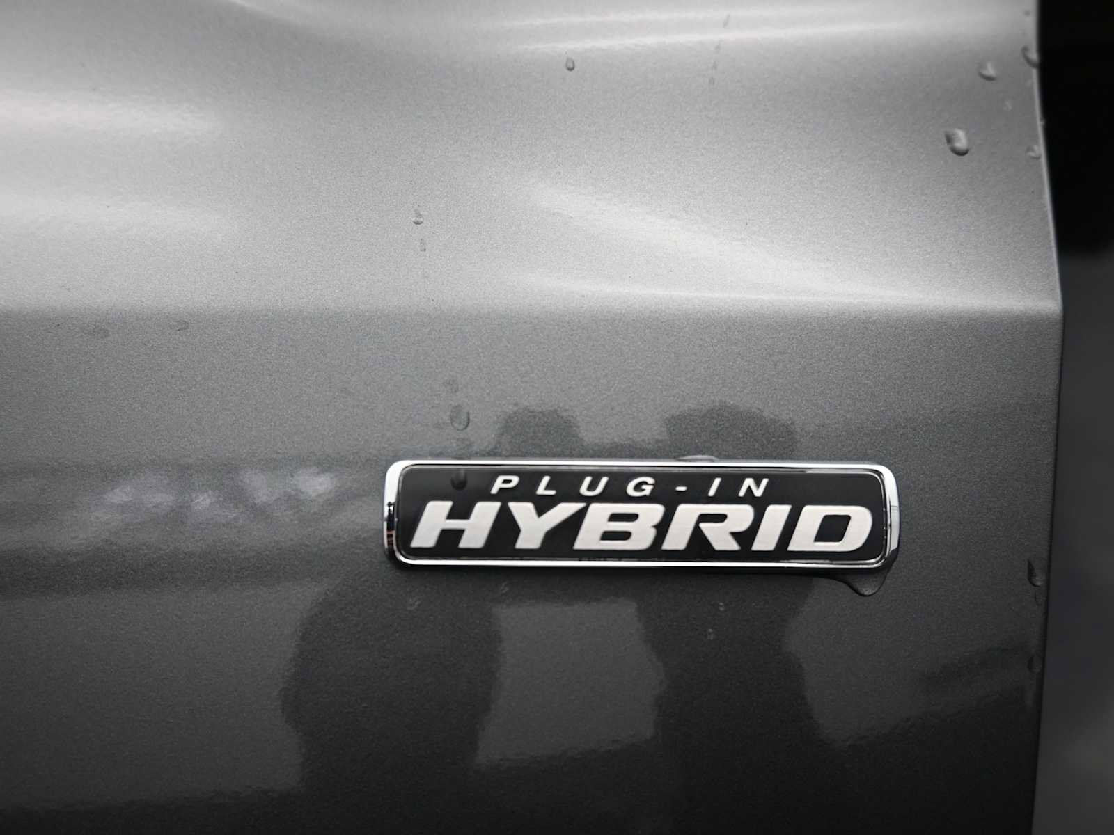 Used 2025 Ford Escape SE w/ PHEV Premium Package image 28