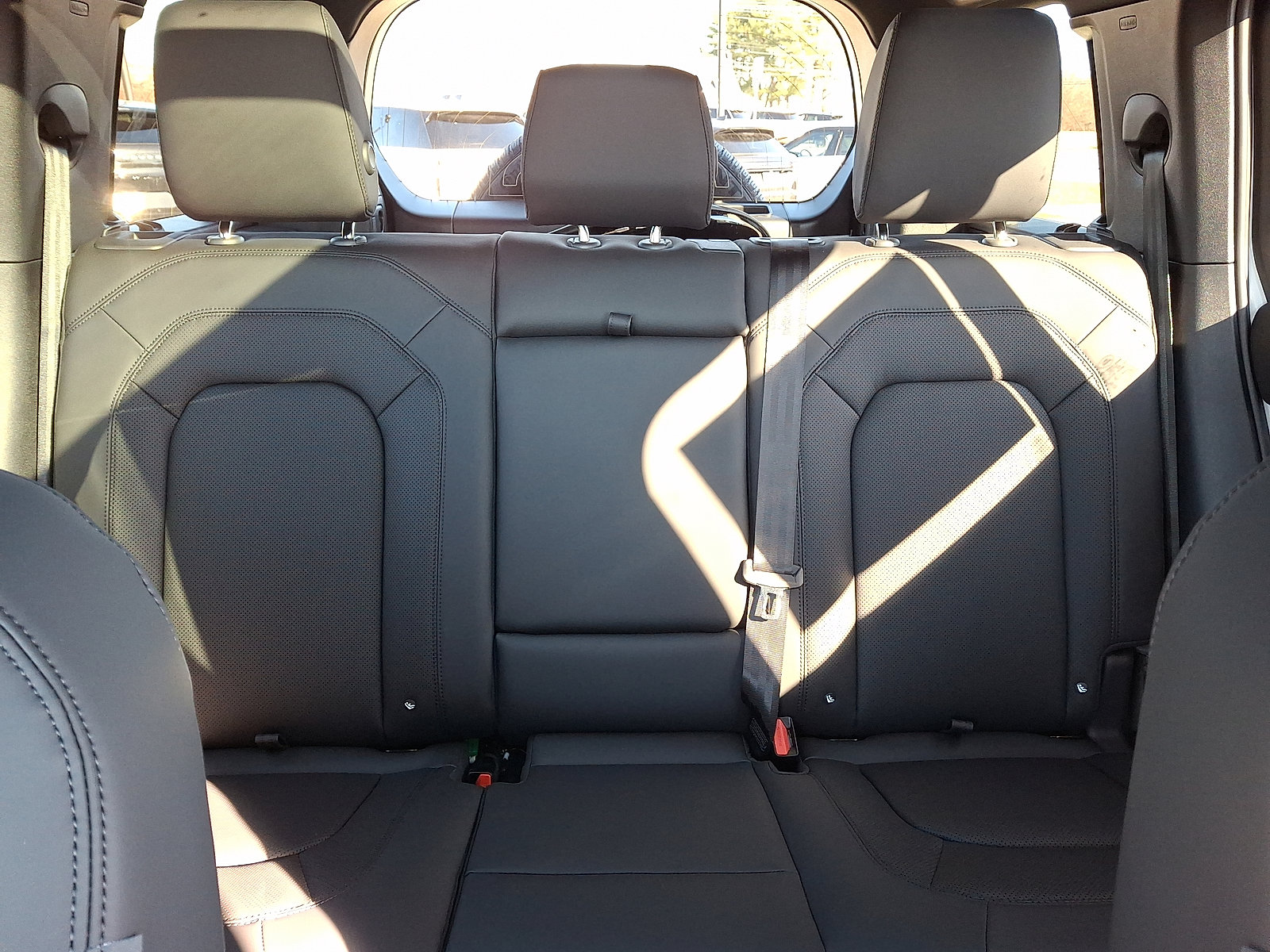 New 2026 Land Rover Defender 110 X-Dynamic SE image 16