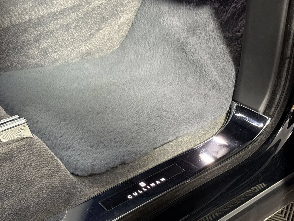 Used 2020 Rolls-Royce Cullinan AWD/4WD image 67