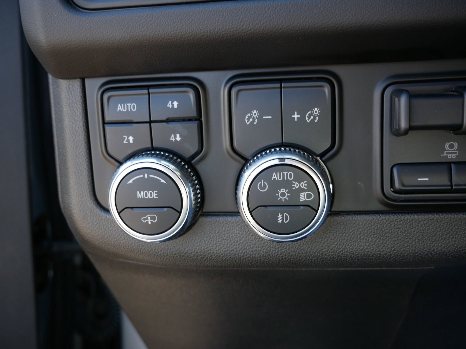 Used 2023 GMC Yukon XL AT4 w/ AT4 Premium Plus Package AWD/4WD image 30