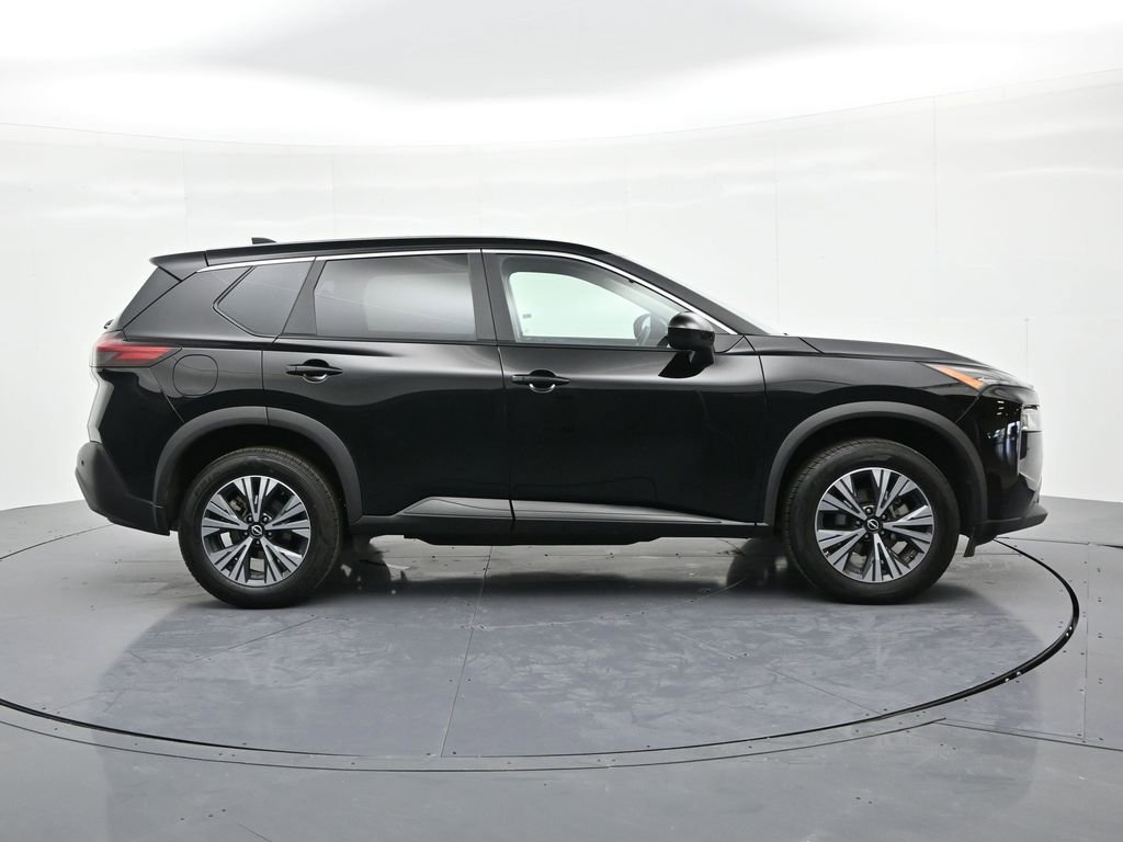 Used 2023 Nissan Rogue SV image 5