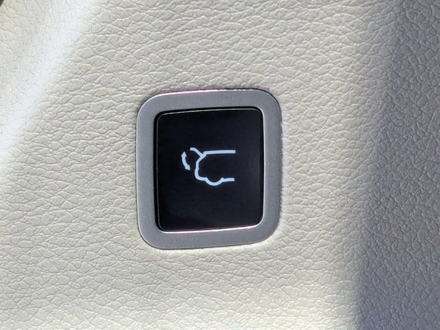 Used 2024 Chrysler Pacifica Touring-L image 13