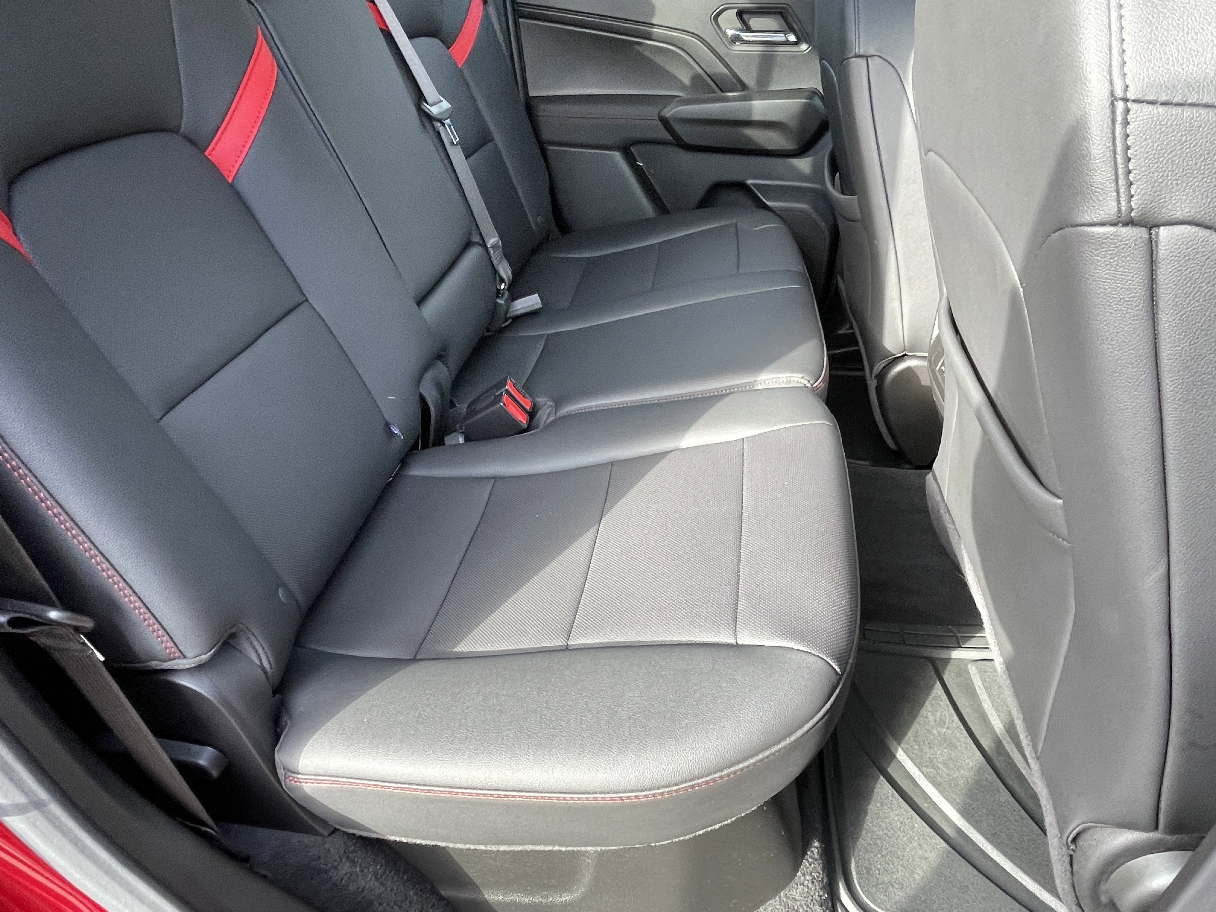 Used 2024 Chevrolet Colorado Z71 w/ Z71 Convenience Package 2 image 15