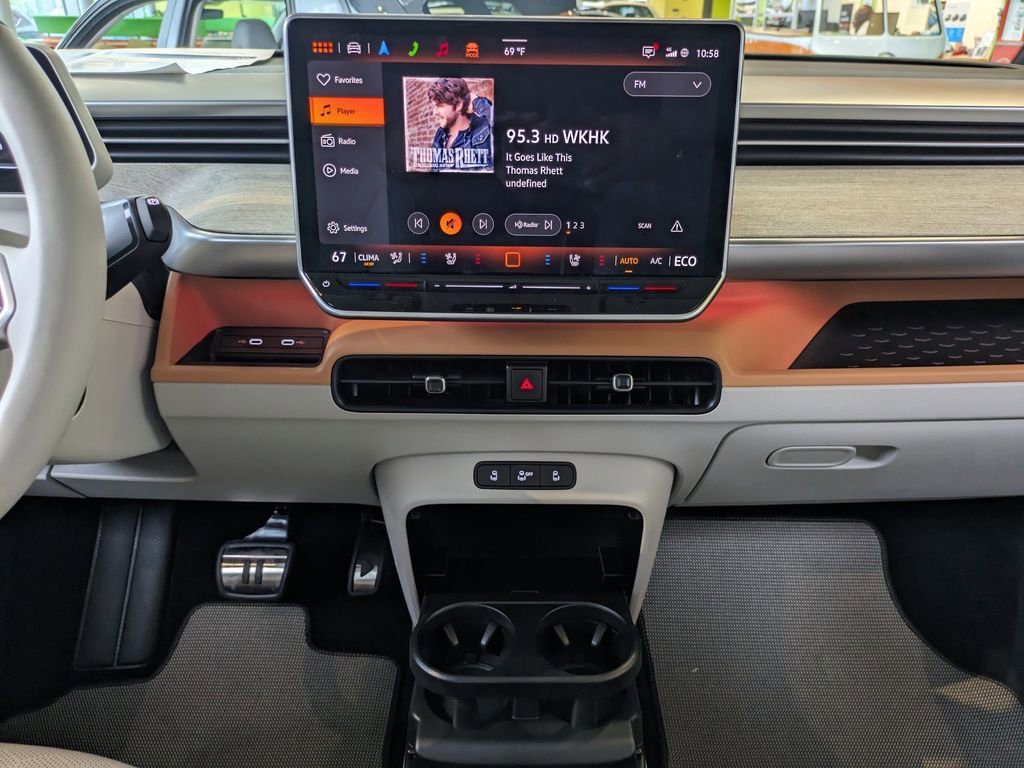 New 2025 Volkswagen ID. Buzz 1st Edition image 17