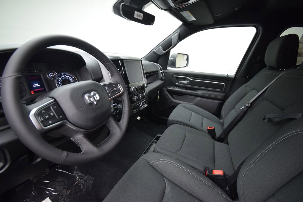 New 2026 RAM 1500 4x4 Crew Cab image 32