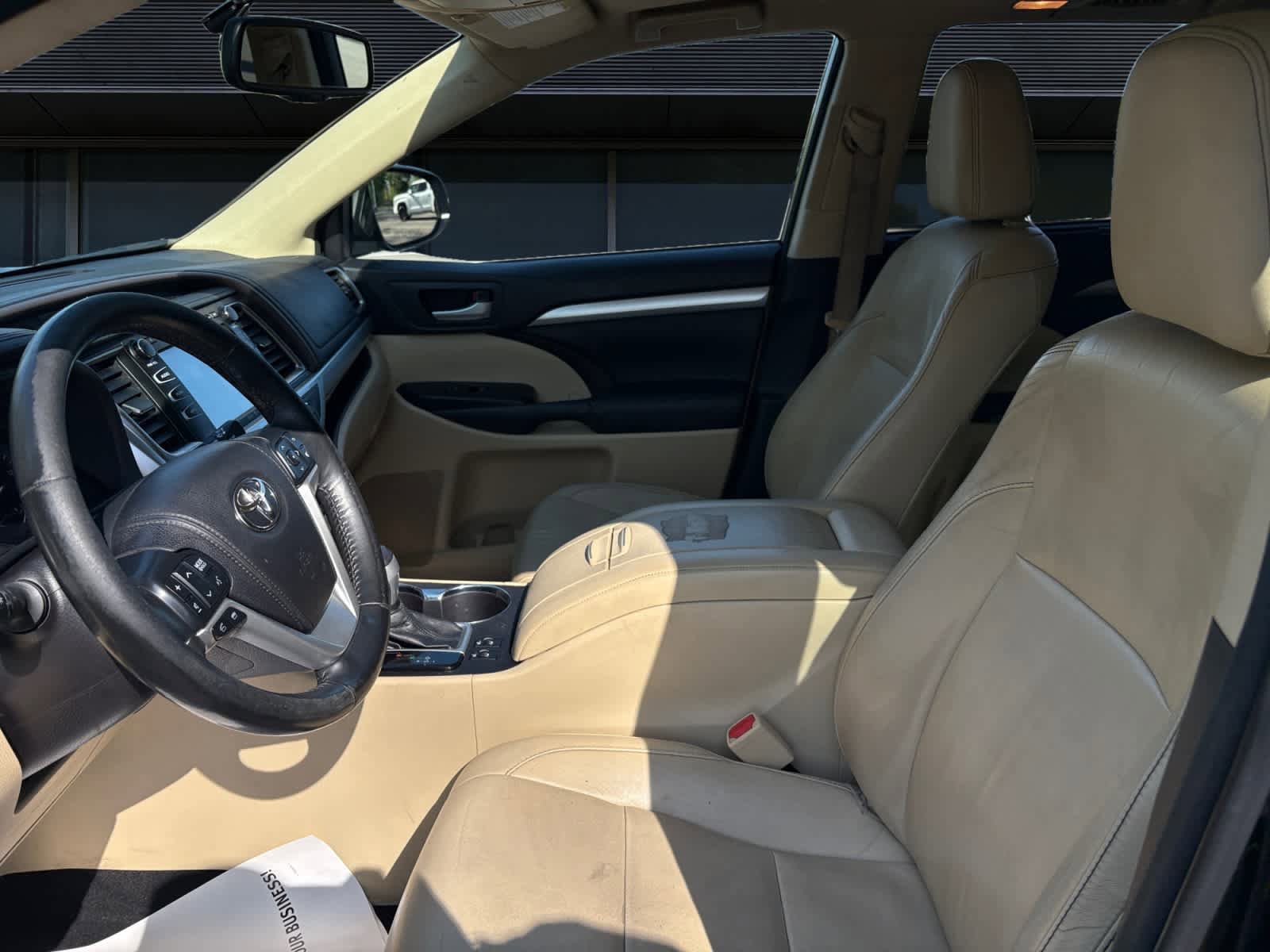 Used 2015 Toyota Highlander XLE AWD/4WD image 2