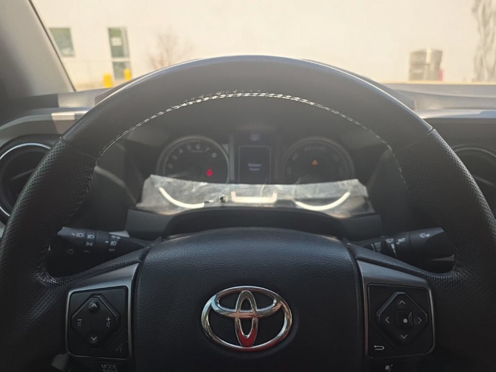 Used 2020 Toyota Tacoma SR5 AWD/4WD image 14