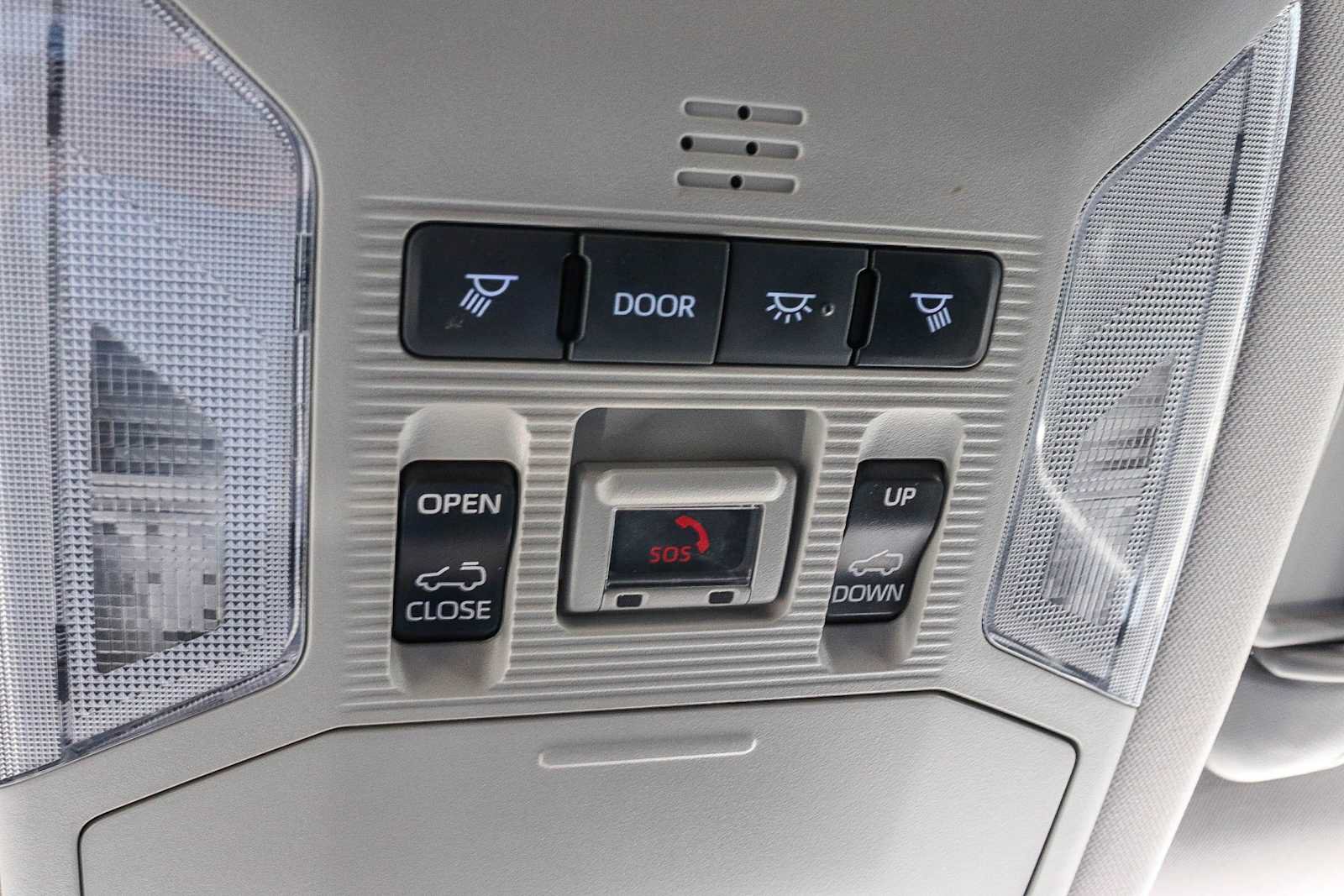 Used 2022 Toyota RAV4 XLE w/ Convenience Package FWD image 33