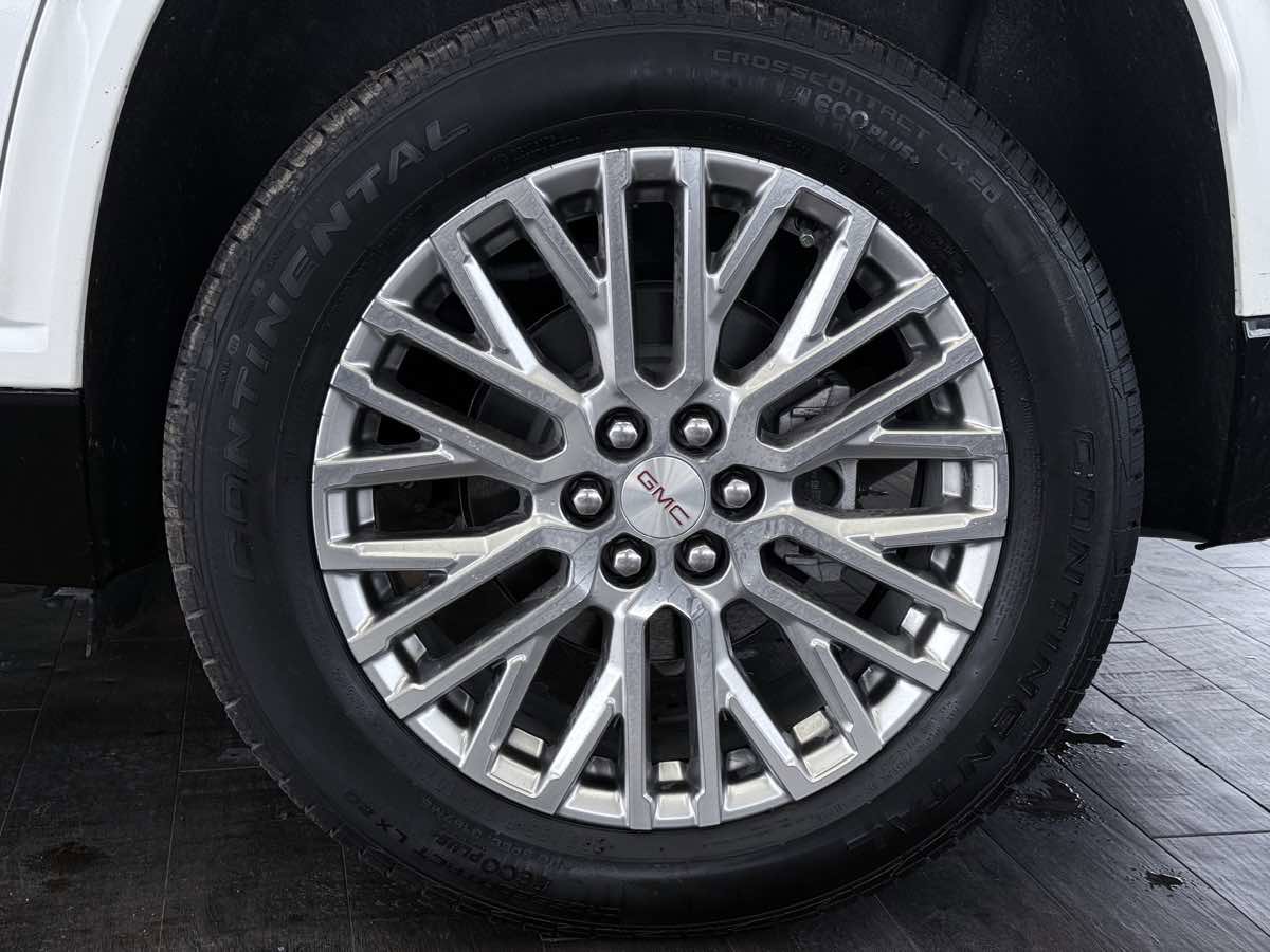 Used 2024 GMC Acadia Denali FWD image 39