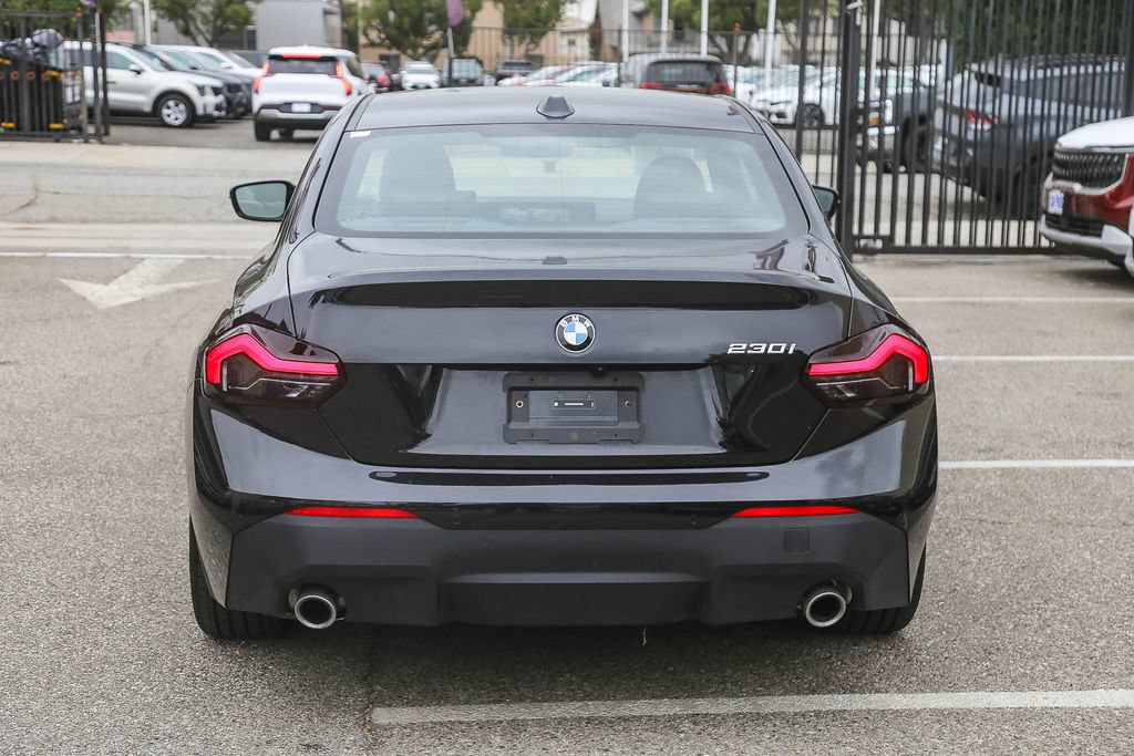 Used 2025 BMW 230i Coupe w/ Premium Package RWD image 11