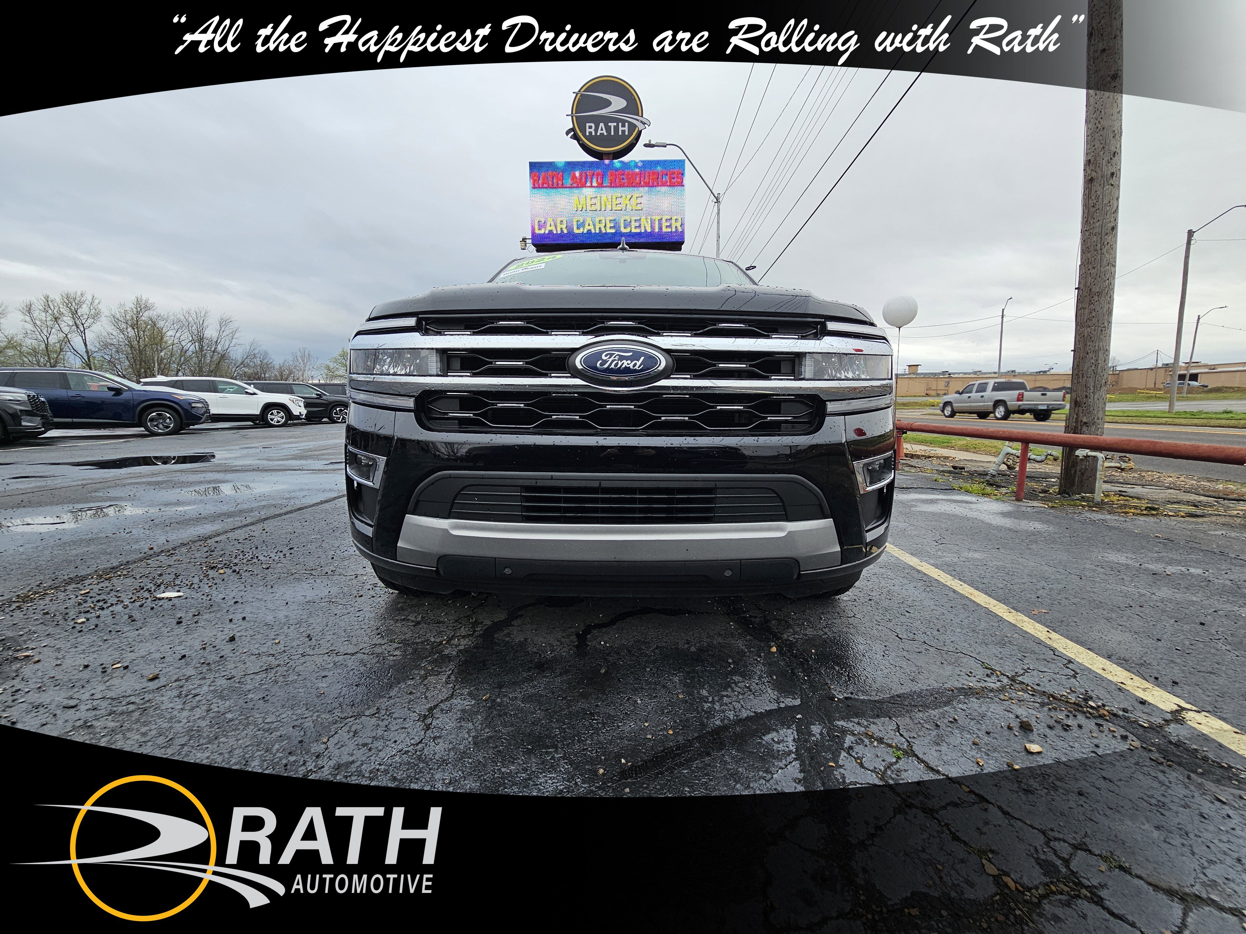 Used 2024 Ford Expedition Limited image 3