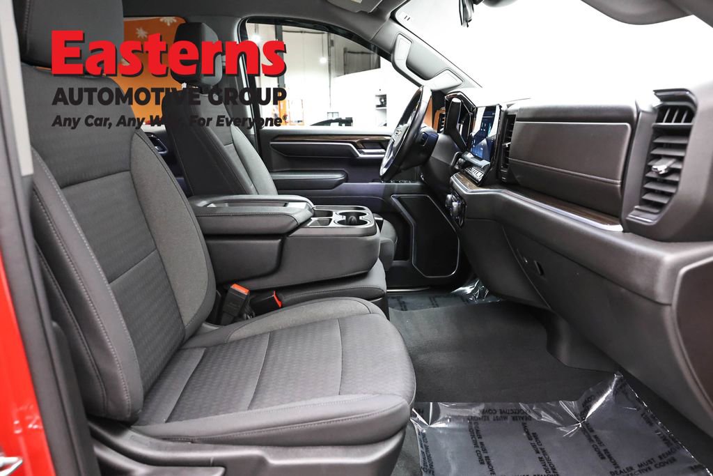 Used 2022 Chevrolet Silverado 1500 LT AWD/4WD image 26