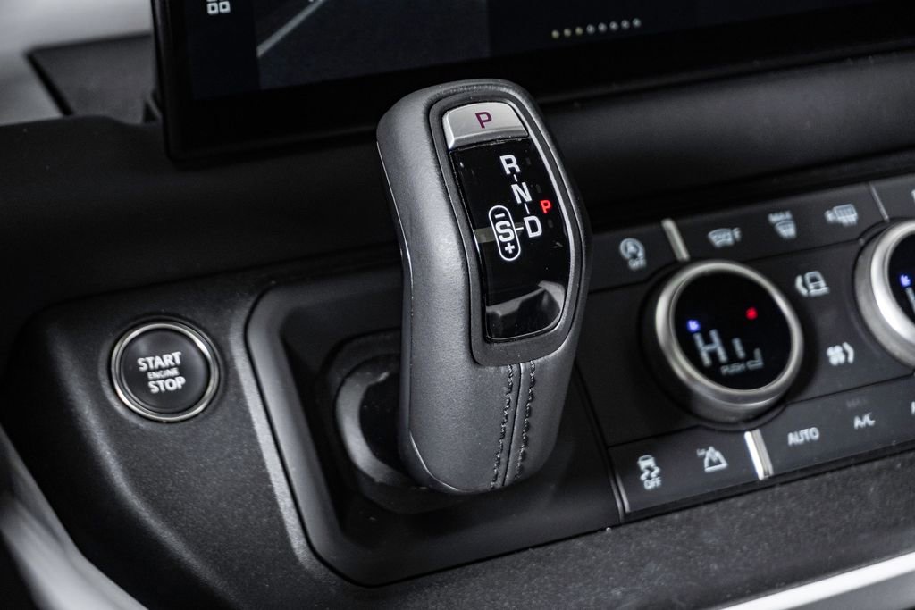 Used 2025 Land Rover Defender 110 S image 24