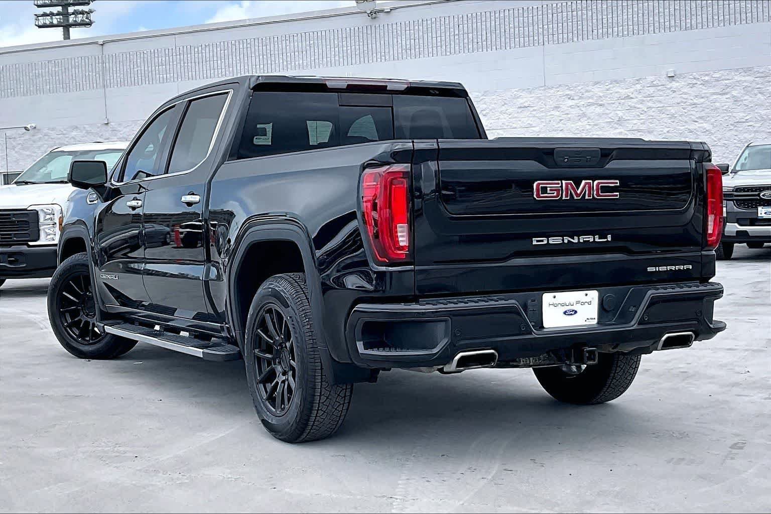 Used 2022 GMC Sierra 1500 Elevation w/ Preferred Package AWD/4WD image 4