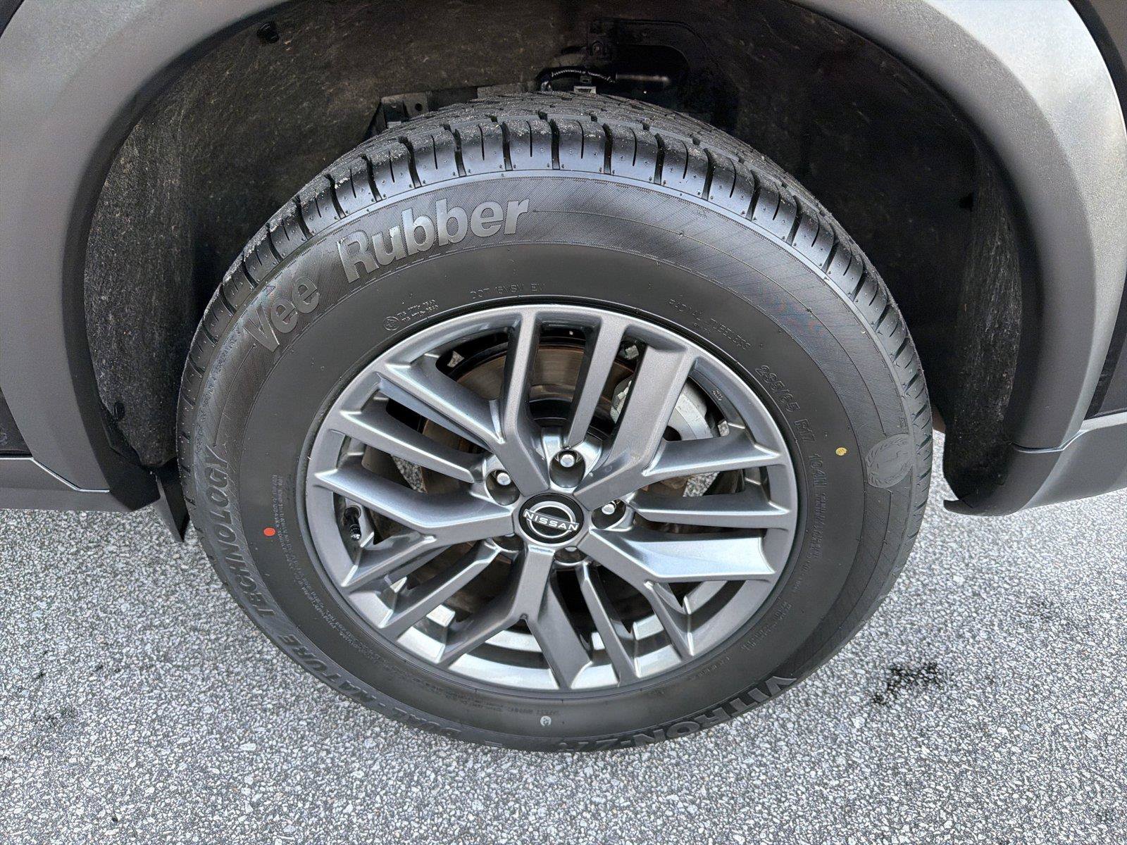 Used 2024 Nissan Rogue S AWD/4WD image 18