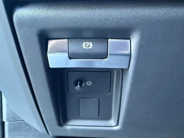 New 2026 Land Rover Defender 110 S image 21