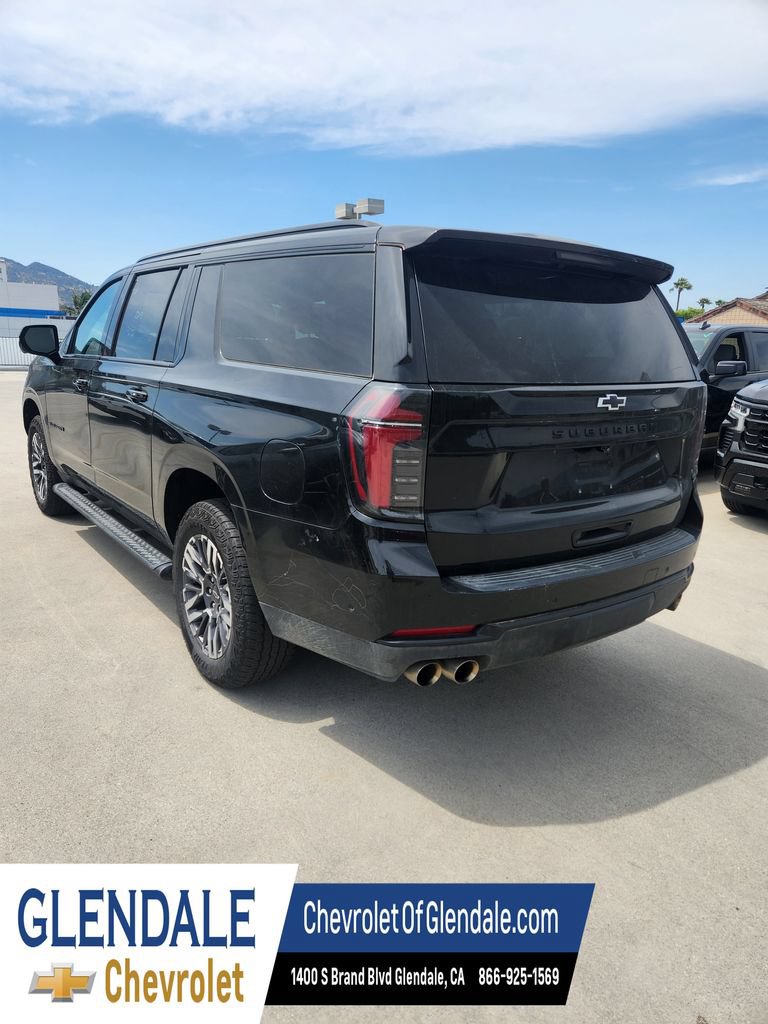 Used 2025 Chevrolet Suburban Z71 AWD/4WD image 4