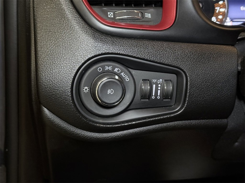 Used 2020 Jeep Renegade Trailhawk image 34